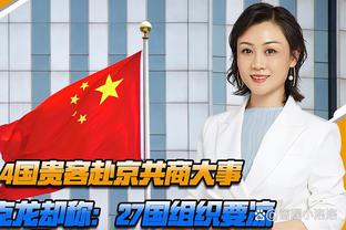 ?混入一个大人，利物浦小将戴奖牌合影庆祝，阿诺德加入